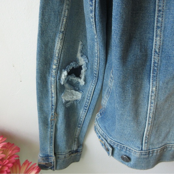 old navy distressed blue denim jacket🌟 - Picture 6 of 9